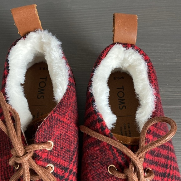 TOMS Bota Desert Boot Red Plaid Faux Fur Lined Ankle Lace Up Bootie Size 9.5 - Picture 3 of 11